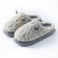chaussons femme portés en intérieur gris