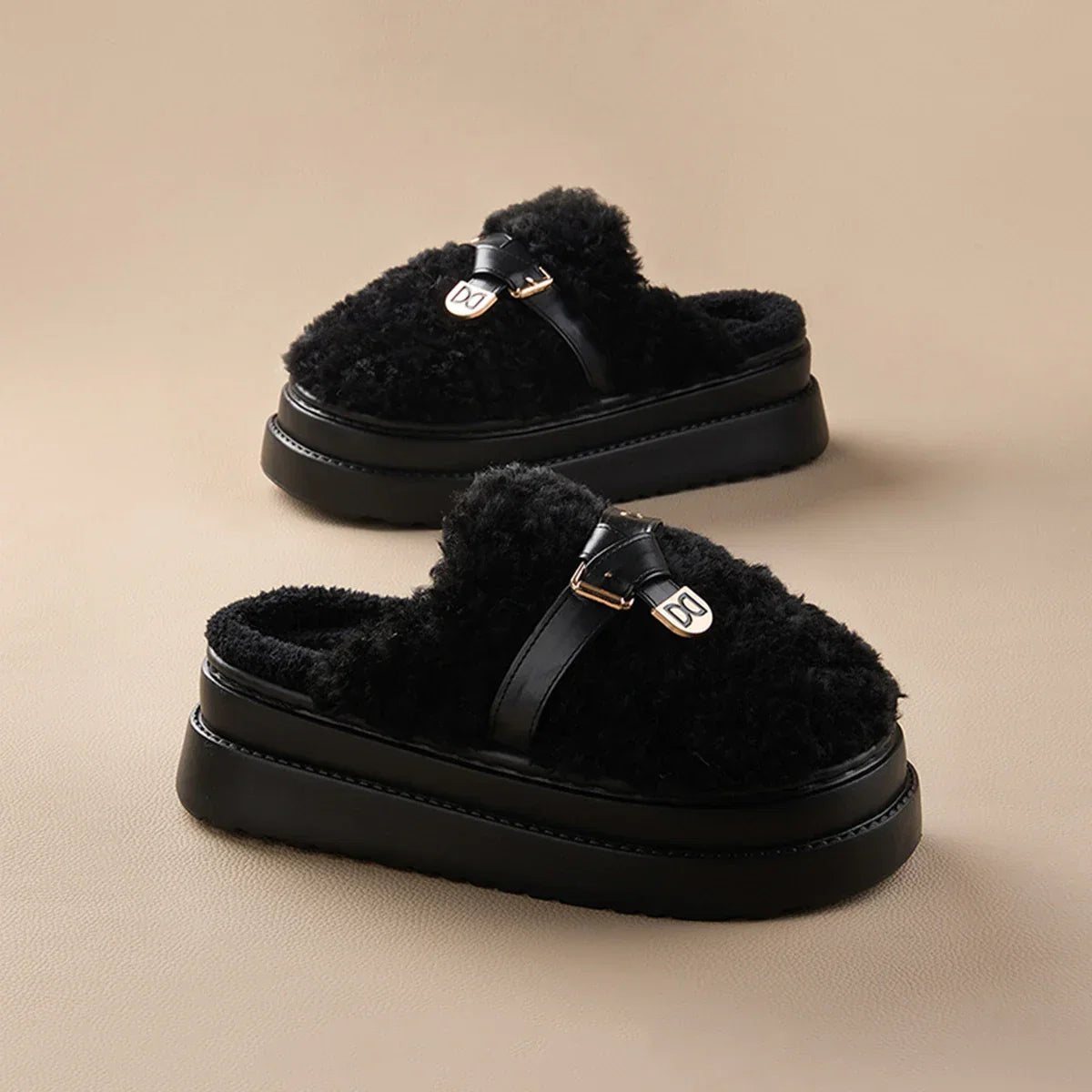 détail intérieur polaire chaussons femme noir